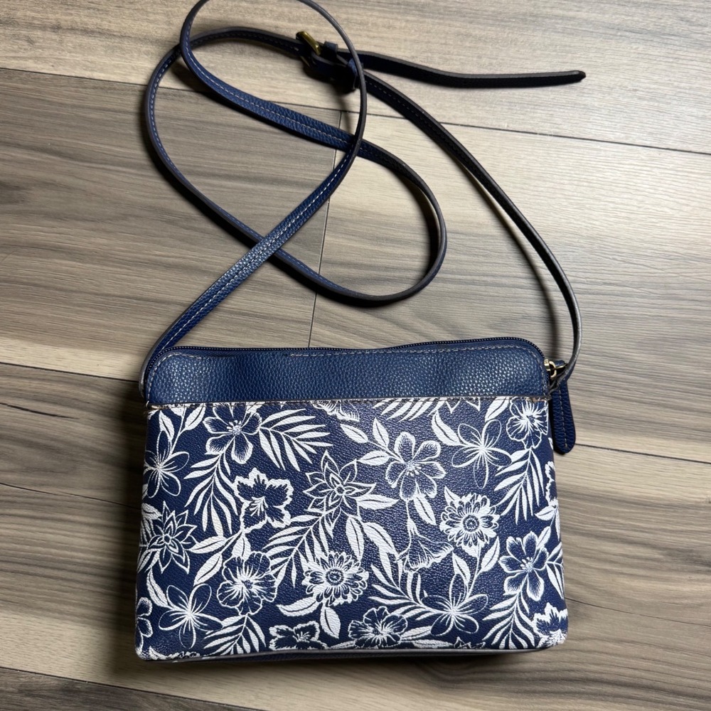 St. John's Bay Navy Blue White Floral Tropical Crossbody Bag Faux Leather Pocket
